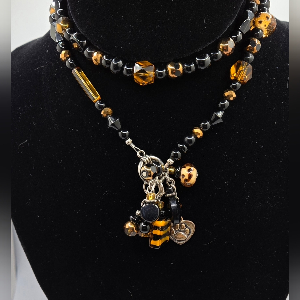 🌞 Glass Beaded Necklace Black & Amber Colors Cha Cha Pendant w/ Charms
